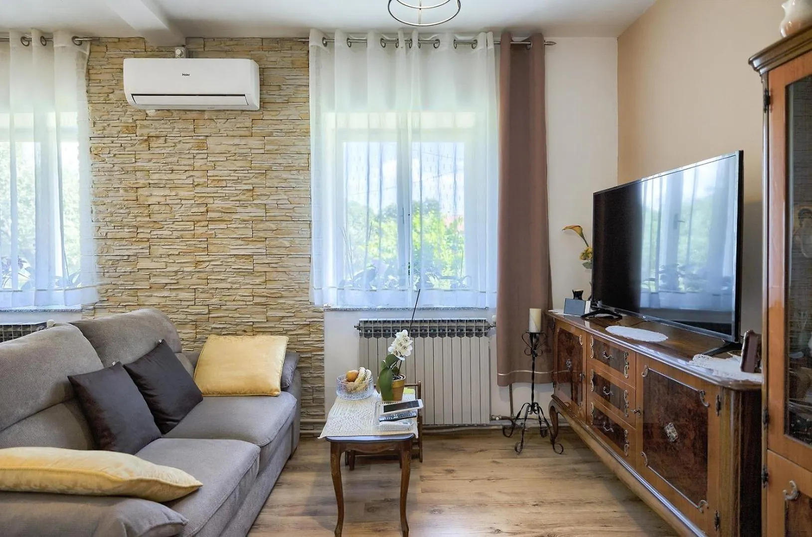 Apartment Dusanka Πούλα 0*,